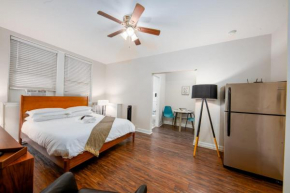 Historic HP Studio with Fast Transit to UChicago & DT by Zen Rentals